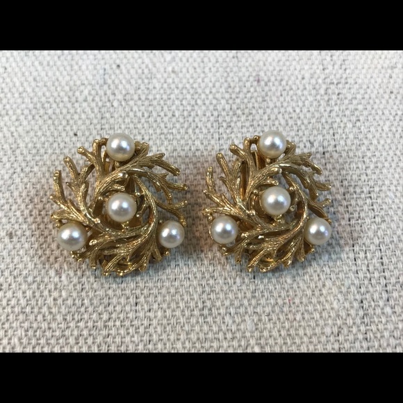 SIGNED Lisner Gold Tone Brooch & Earrings Set - Picture 3 of 8